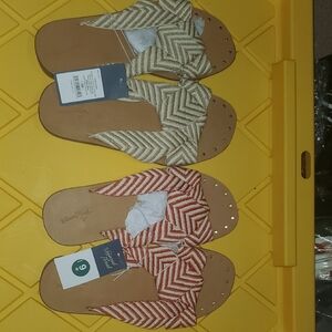 2 Women's Chevron Pattern Sandals